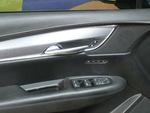 Used 2017 Cadillac XT5 Luxury w/ LPO, Sport Package FWD image 13