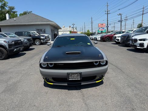 Used 2017 Dodge Challenger R/T w/ Quick Order Package 28P T/A RWD image 2