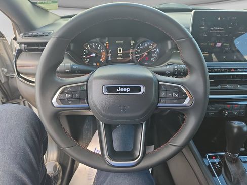Used 2025 Jeep Compass Trailhawk w/ Trailer Tow Group AWD/4WD image 28
