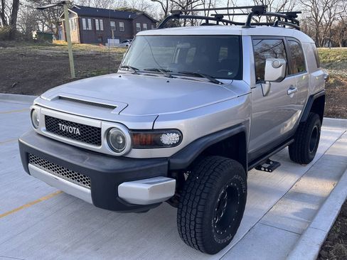 Used 2007 Toyota FJ Cruiser 4WD image 2
