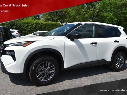 Used 2024 Nissan Rogue S AWD/4WD image 1