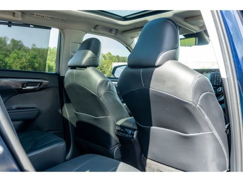 Used 2021 Toyota Highlander Platinum AWD/4WD image 18