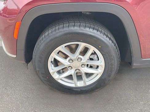 Used 2023 Jeep Grand Cherokee L Laredo RWD image 39
