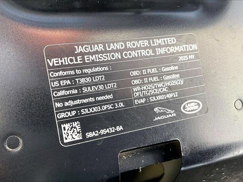 Certified 2025 Land Rover Range Rover Velar Dynamic SE AWD/4WD image 30