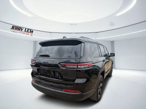 New 2025 Jeep Grand Cherokee L Limited w/ Black Appearance Package image 3