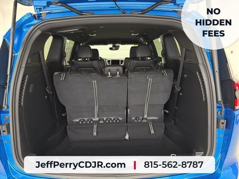 New 2026 Chrysler Pacifica Select w/ S Appearance Package FWD image 31