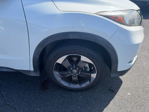 Used 2018 Honda HR-V EX image 9