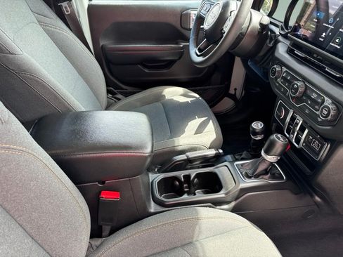Used 2024 Jeep Wrangler Unlimited Sport AWD/4WD image 31