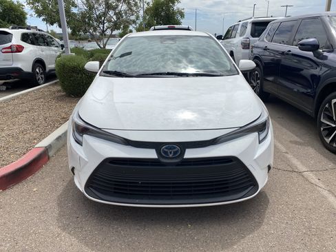Used 2024 Toyota Corolla LE FWD image 5