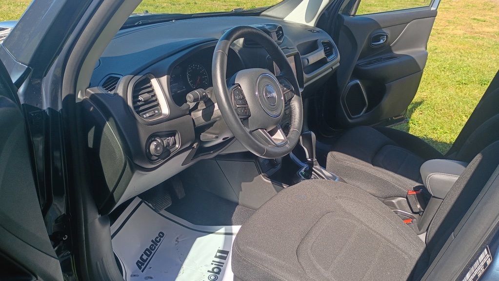 Used 2022 Jeep Renegade Latitude w/ Sun/Sound Group AWD/4WD image 11