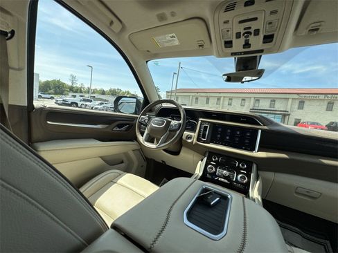Used 2021 GMC Yukon Denali w/ Denali Premium Package image 15