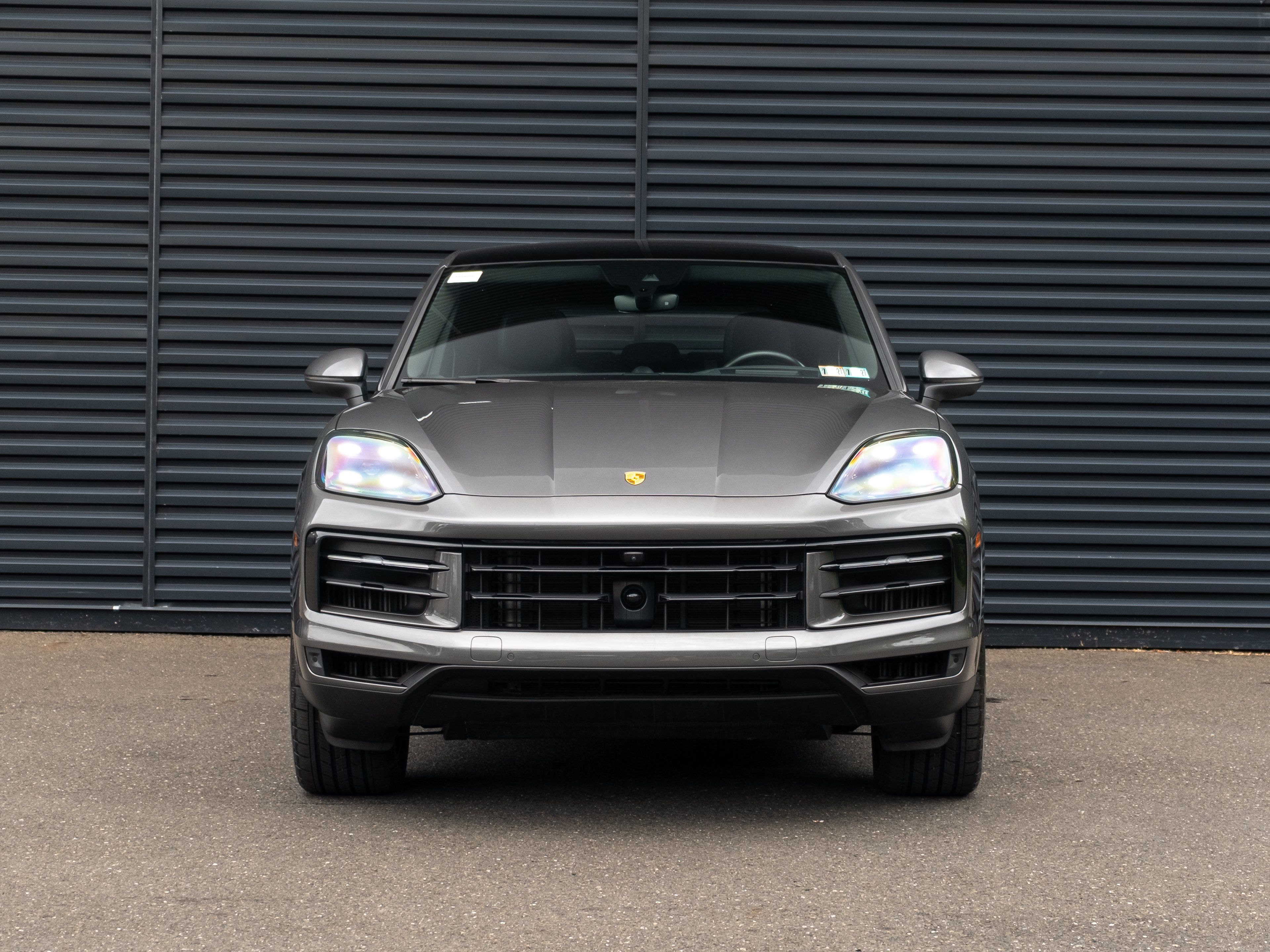Used 2024 Porsche Cayenne Coupe AWD/4WD image 11