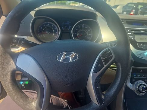 Used 2012 Hyundai Elantra GLS FWD image 12