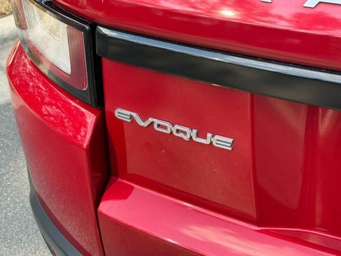 Used 2017 Land Rover Range Rover Evoque SE Premium image 8