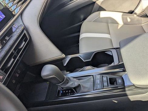 Used 2025 Toyota Camry SE image 15