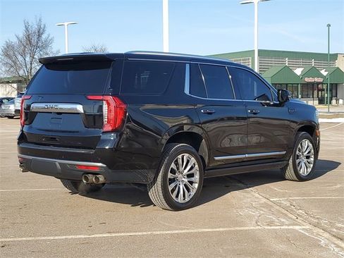 Used 2024 GMC Yukon Denali w/ Advanced Technology Package image 3