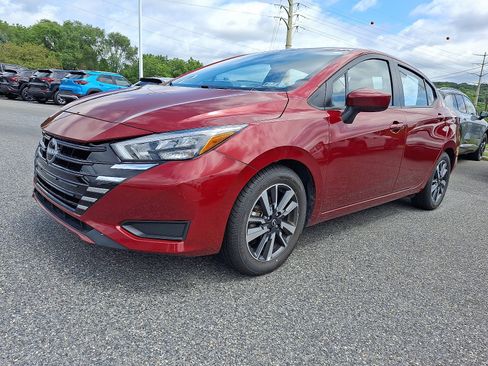 Used 2025 Nissan Versa SV FWD image 3