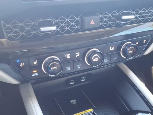 Used 2023 Honda Accord Touring image 18