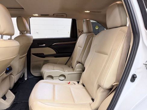 Used 2019 Toyota Highlander Limited FWD image 23