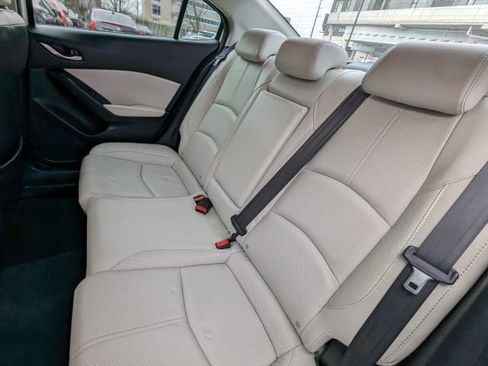 Used 2018 MAZDA MAZDA3 Grand Touring w/ Premium Equipment Package FWD image 19