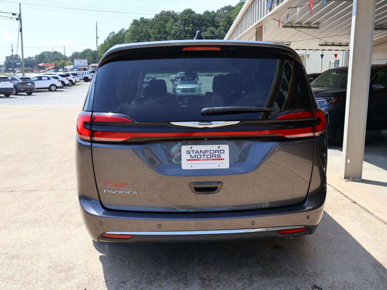 Used 2025 Chrysler Pacifica Select FWD image 9