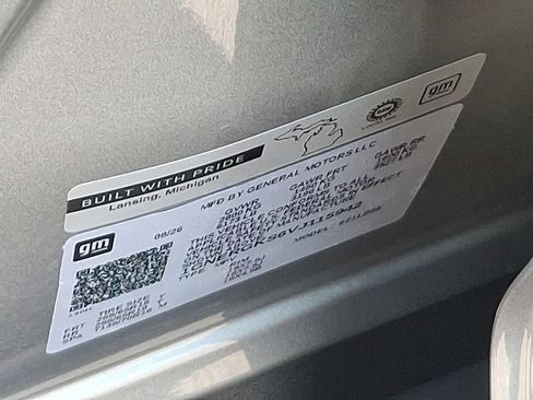 New 2027 Chevrolet Traverse LT w/ LPO, Floor Liner Package FWD image 10
