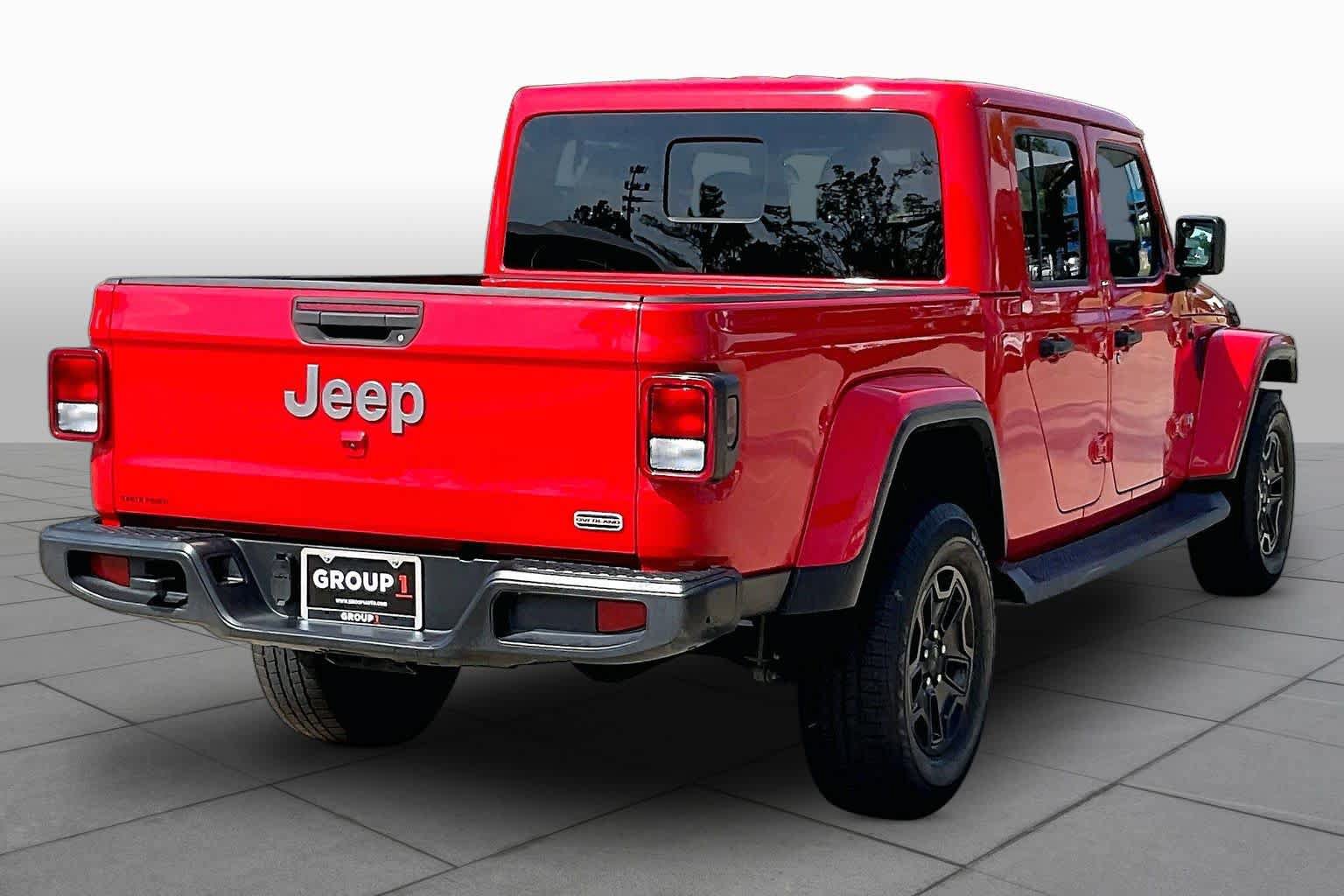 Used 2020 Jeep Gladiator Overland AWD/4WD image 13