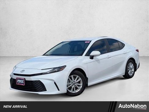 Used 2025 Toyota Camry LE w/ Convenience Package image 1