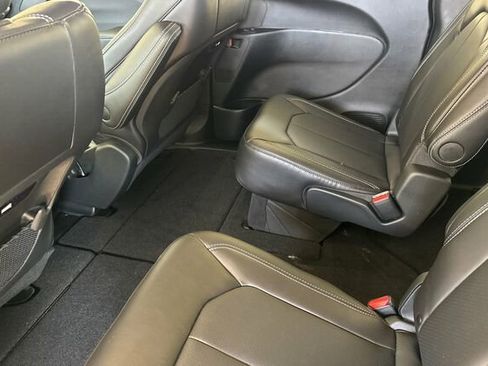 New 2026 Chrysler Pacifica Select image 9
