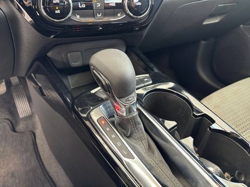 Used 2025 Chevrolet Trax LT w/ LT Convenience Package FWD image 41