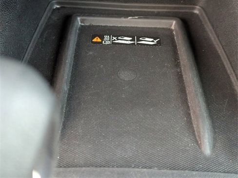 Used 2023 Chevrolet Traverse LT image 20