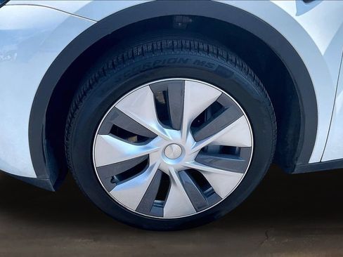 Used 2023 Tesla Model Y Long Range AWD/4WD image 34