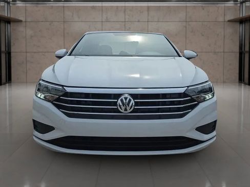 Used 2019 Volkswagen Jetta SE w/ Cold Weather Package image 4