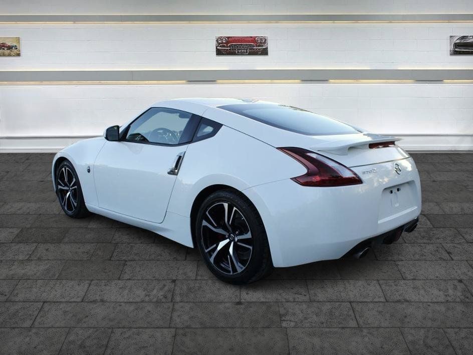 Used 2018 Nissan 370Z Coupe RWD image 6