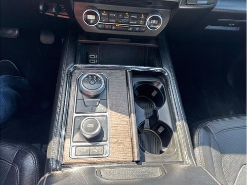 Used 2018 Ford Expedition Limited w/ Equipment Group 301A AWD/4WD image 21