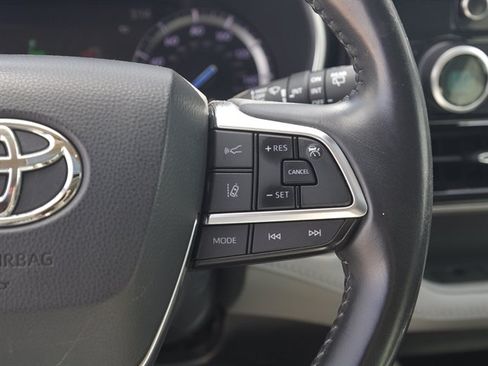 Used 2020 Toyota Highlander XLE AWD/4WD image 20