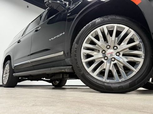 Used 2023 GMC Yukon XL SLT w/ SLT Luxury Package image 3