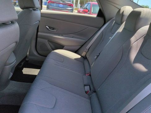 Certified 2025 Hyundai Elantra SE FWD image 13