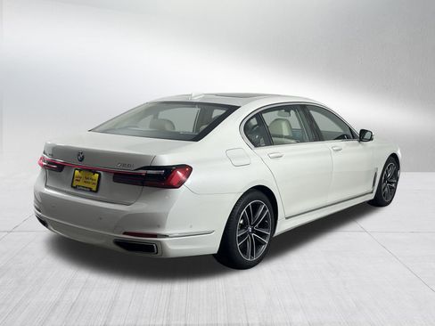 Used 2022 BMW 750i xDrive w/ Luxury Rear Seating Package image 7
