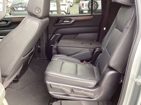Used 2025 GMC Yukon XL Denali image 9