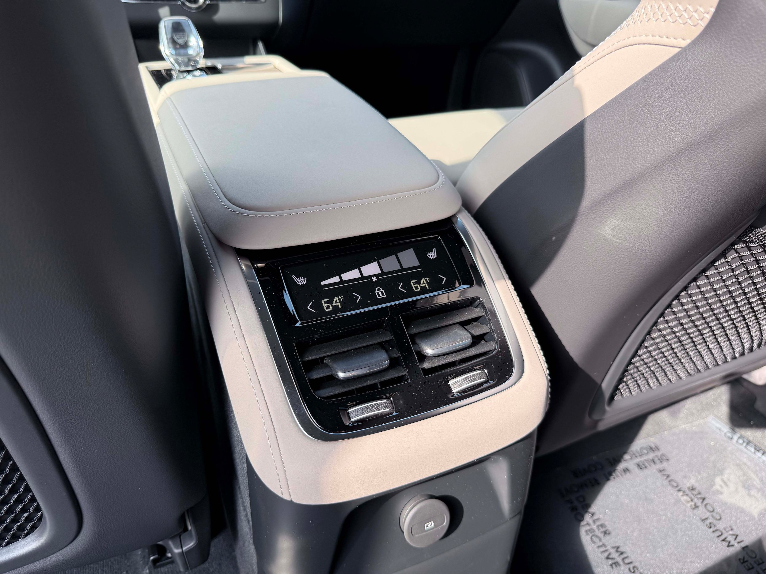New 2026 Volvo XC90 T8 Plus w/ Protection Package Premier AWD/4WD image 18