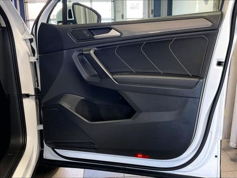 Used 2023 Volkswagen Tiguan SE AWD/4WD image 12