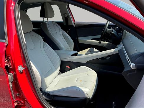Used 2022 Hyundai Elantra Limited FWD image 9