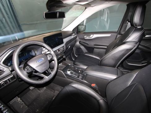 Used 2025 Ford Escape Platinum w/ Premium Technology Package image 2