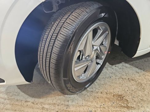New 2026 Hyundai Elantra SE FWD image 34