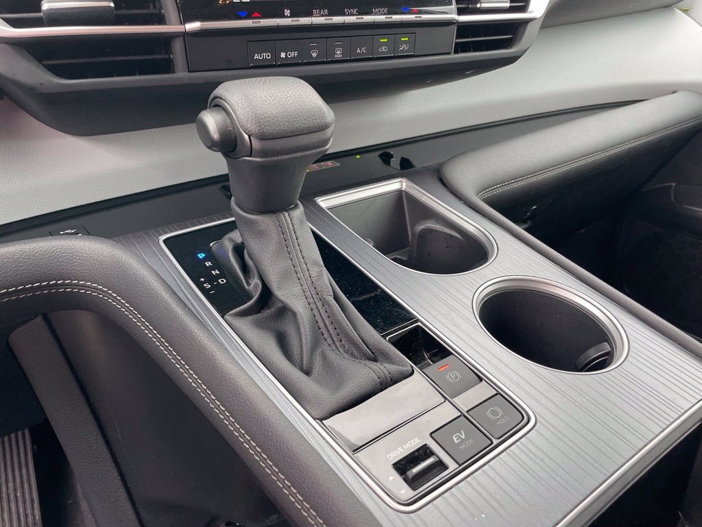 Used 2025 Toyota Sienna LE FWD image 18