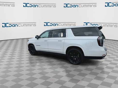 Used 2025 Chevrolet Suburban High Country AWD/4WD image 6