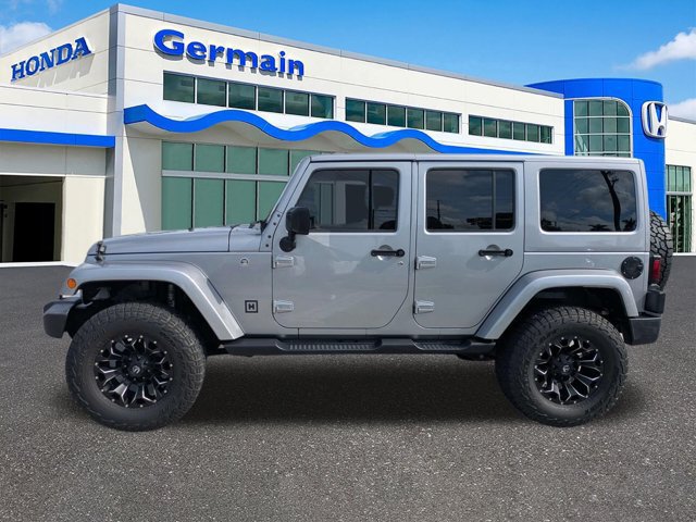 Used 2017 Jeep Wrangler Unlimited Sahara w/ Connectivity Group AWD/4WD image 8