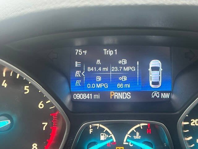 Used 2019 Ford Escape SE FWD image 14