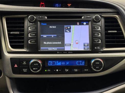 Used 2017 Toyota Highlander XLE FWD image 25